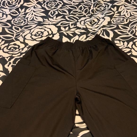 Adar Universal Scrubs for Women - Picture 6 of 6